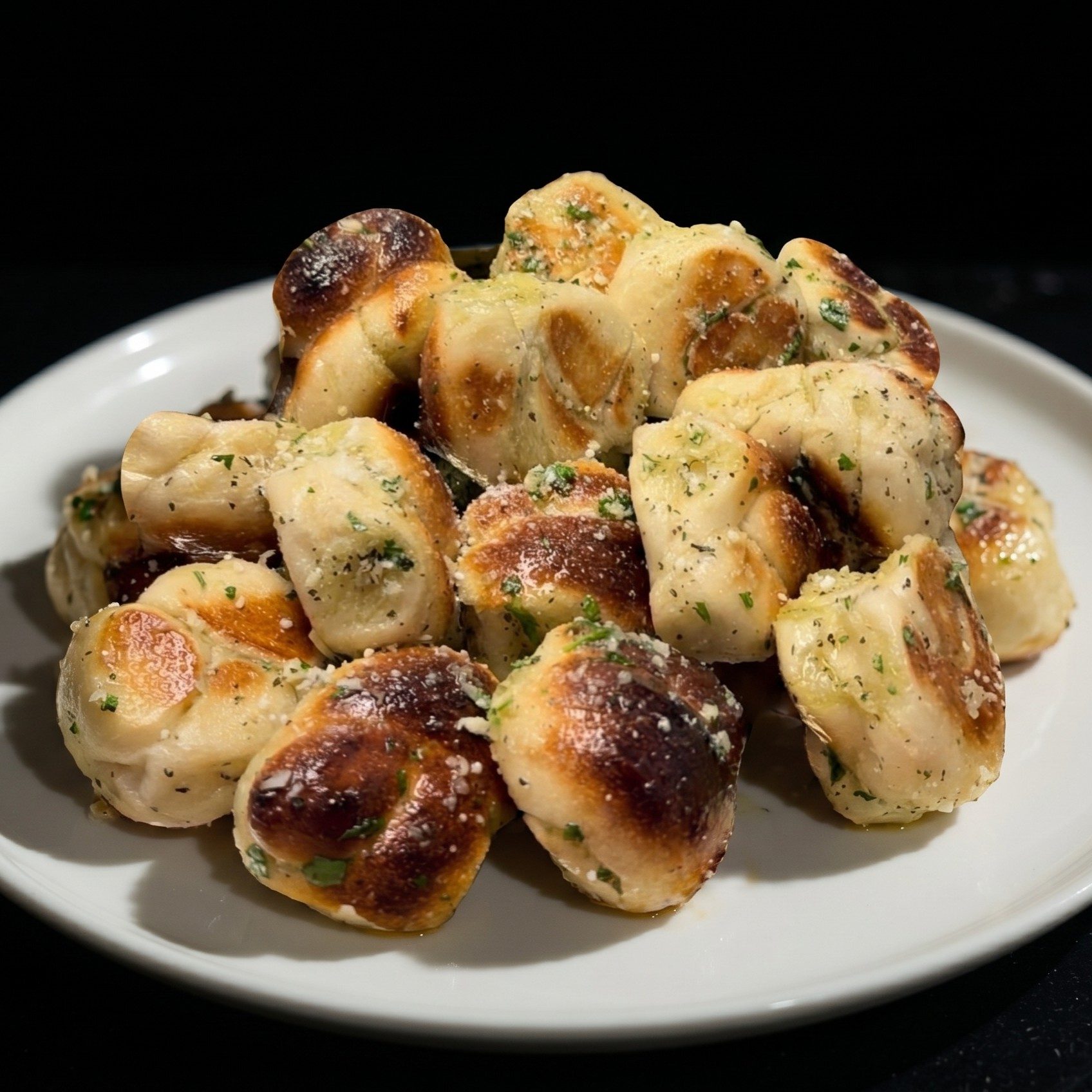 6 Garlic Knots.